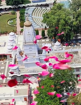 Sawan Shivratri: Choppers shower flower at prominent Shiva temples and devotees in Uttar Pradesh 