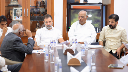 Congress leadership backs Telangana model of social justice at national level (Lead)
