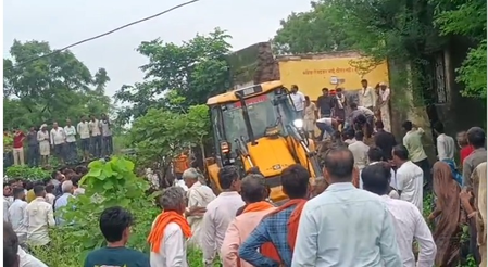 <div>School building collapses in Raj’s Jhalawar, many students feared trapped</div>