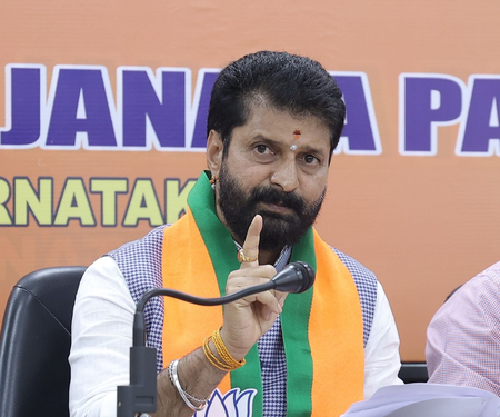 <div>Cong won 9 LS seats in K’taka in 2024 general elections through electoral fraud, claims CT Ravi</div>