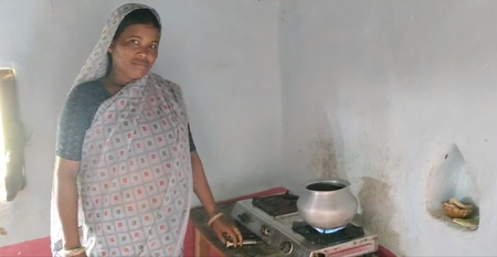 Chhattisgarh: Dhamtari women get freedom from smoke through PM Ujjwala Yojana
