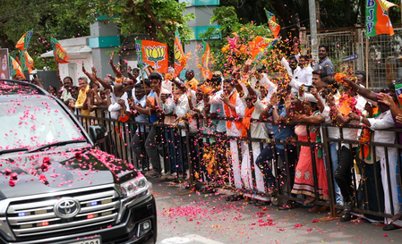 <div>PM Modi’s visit to iconic Cholapuram temple in TN leaves locals overwhelmed  </div>