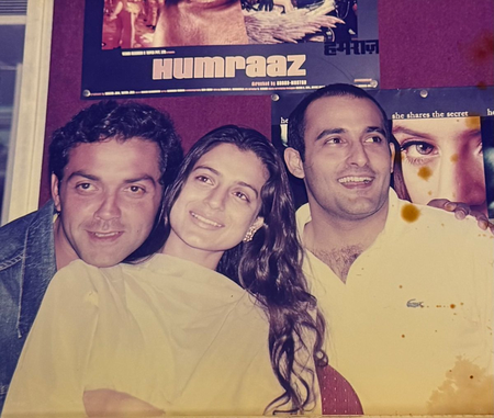 <div>Ameesha Patel⁣⁣ drops a throwback pic with ‘Humraaz’ co-stars Bobby Deol & Akshaye Khanna</div>