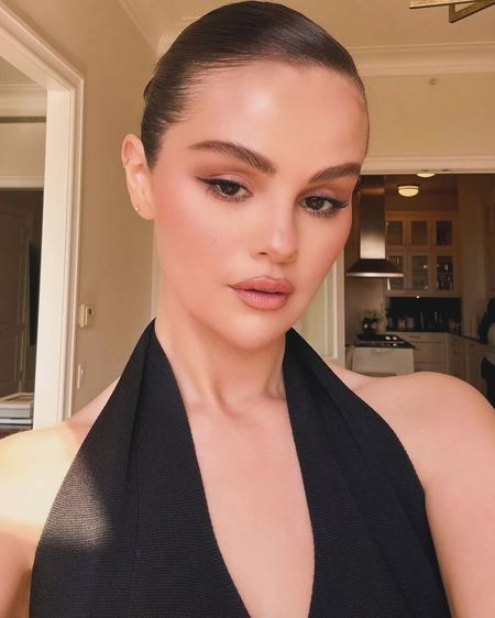 <div>Selena Gomez reveals why she wants ‘biscuits and gravy’ at her wedding</div>