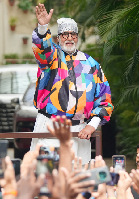 Big B shares picture of ‘preserved’ ‘Sholay’ ticket, reveals Rs. 20 was the price