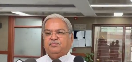 <div>K’taka: We will not allow Ministers to move freely on streets, says former Dy CM Govind Karjol on internal reservation</div>