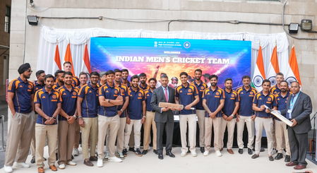 <div>‘An evening to remember’: Gill & Co. present signed bat to Indian High Commissioner in London</div>