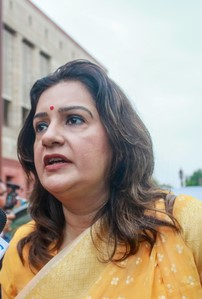 <div>‘Is asking questions same as speaking Pak’s language?’ Priyanka Chaturvedi slams govt</div>