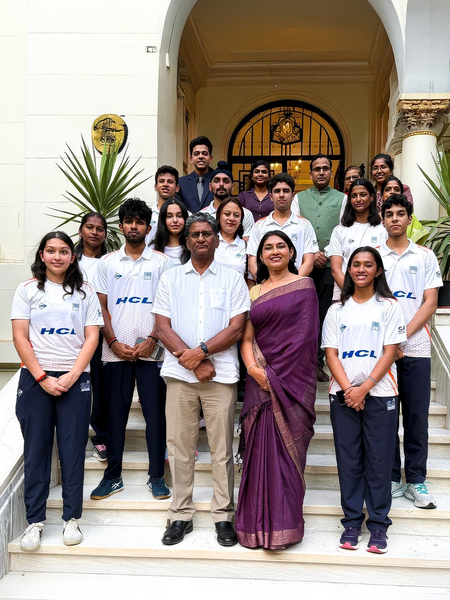 Indian Ambassador to Egypt hosts U-17 squash team for Junior Worlds in Cairo