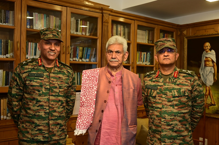 <div>Army’s Northern Commander briefs J&K L-G on Operation Mahadev</div>