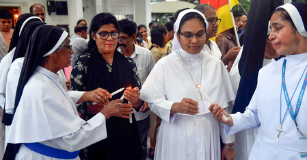 <div>Nuns’ arrest in Chhattisgarh: Bishops, priests, nuns march towards Kerala Guv’s residence</div>