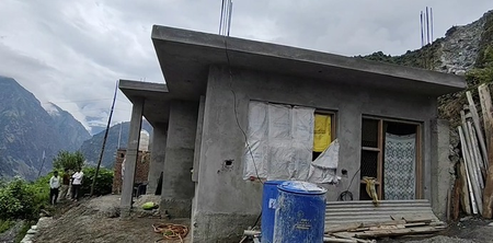 <div>J&K: People of Kishtwar receive pucca houses under PMAY, beneficiary thanks govt</div>