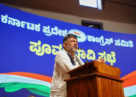 <div>K’taka Cong collected evidence of poll irregularities, Rahul to present findings: Shivakumar</div>
