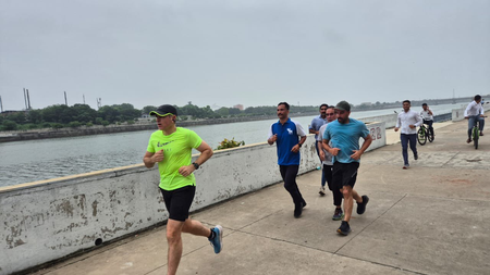 <div>‘One of the nicest places I’ve run’, Omar Abdullah praises Sabarmati riverfront during Gujarat visit</div>
