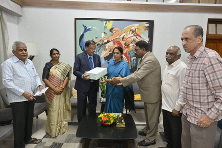 <div>MUDA scam: Ex-HC judge submits report to K’taka govt</div>