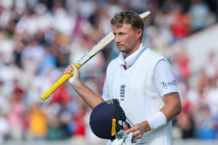 4th Test: Root makes 150, Stokes unbeaten on 77 as England take 186-run lead over India
