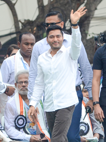 <div>Abhishek Banerjee named leader of Trinamool’s Parliamentary team in Lok Sabha; Kalyan Banerjee steps down as Chief Whip</div>