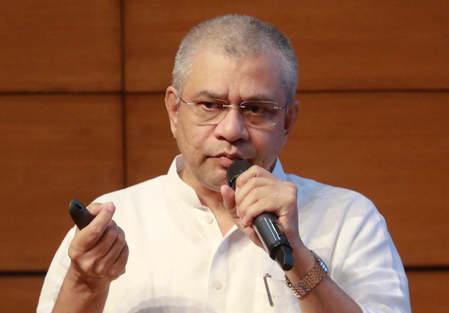 <div>PIB debunks fake news about Union Minister Ashwini Vaishnaw meeting ‘Udaipur Files’ producer</div>