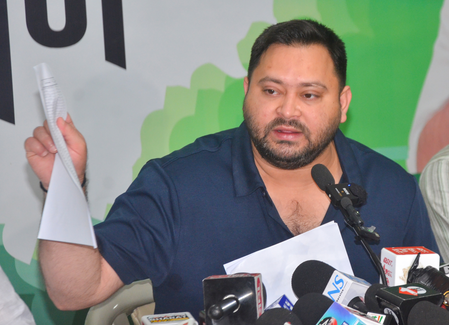 <div>Amit Malviya slams Tejashwi over ‘multiple’ EPICs, calls Oppn ‘alliance of Pappus’</div>