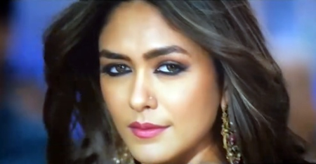 Mrunal Thakur’s ‘little ritual’ is watching films with fans, calls it ‘real magic’