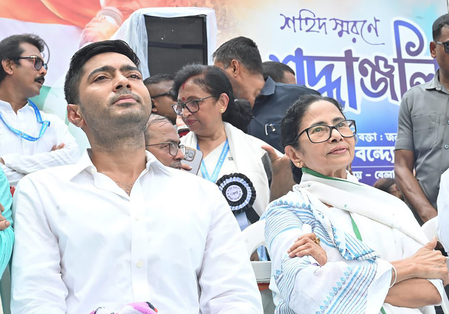 <div>Bengal’s civil society, intellectuals rally behind TMC protests against ‘attack’ on Bengali language</div>