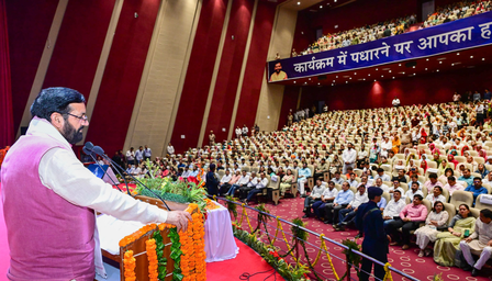 <div>Haryana CM hands over ‘interim’ house, plot ownership certificates to beneficiaries</div>
