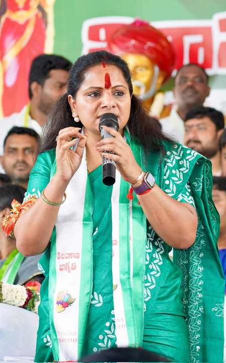 Kavitha calls off 72-hour fast after Telangana HC declines permission for site (Lead)