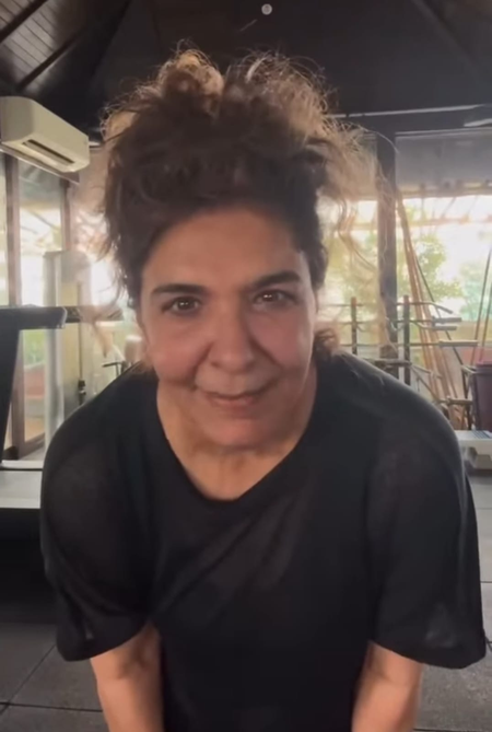 <div>Hrithik Roshan’s mom learns the hook step of ‘Aavan Jaavan’ track from ‘War 2’</div>