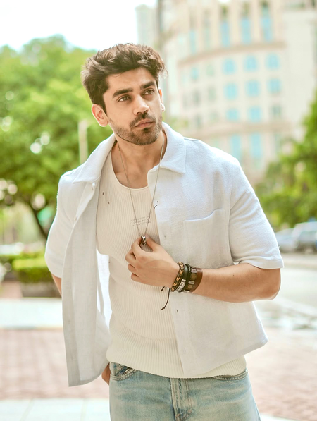 <div>‘Pyaar Se Bandhe Rishte’ actor Avinash Mishra reveals how romantic he is in real life</div>