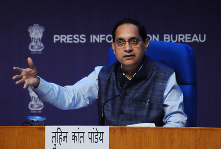 <div>No plans to curb weekly F&O expiries: SEBI Chairman</div>
