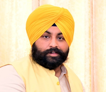 <div>Sikh clergy asks Punjab minister to repair roads as ‘sewadar’</div>