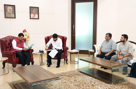 CM Fadnavis holds talks with Vantara for return of old elephant to Kolhapur from wildlife rehabilitation centre