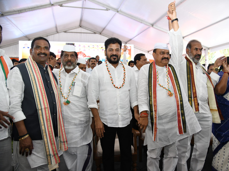 Telangana CM, ministers wait for audience with President over BC reservation issue