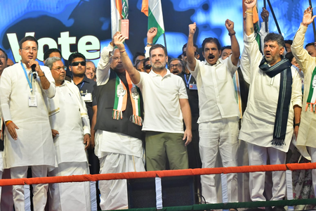 <div>If you attack ‘One Man, One Vote’ right, we will attack you: LoP Gandhi warns ECI</div>