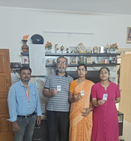 <div>K’taka family declared ‘fake’ voters by Rahul Gandhi found to be genuine in preliminary EC probe</div>