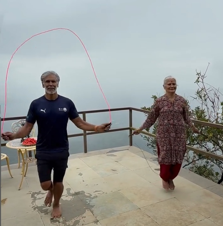 <div>Milind Soman’s mother does skipping every day even at 86</div>
