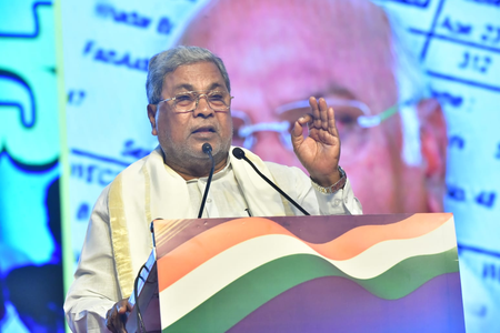 <div>K’taka people will support Rahul Gandhi to ‘protect’ democracy, Constitution: Siddaramaiah</div>