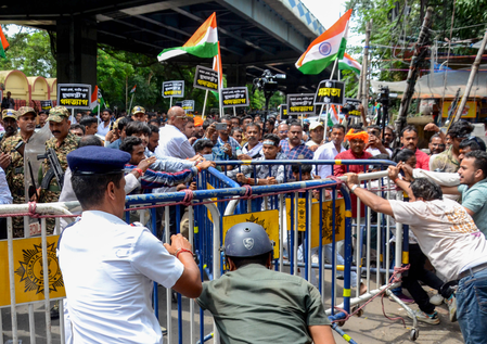 <div>RG Kar rape and murder victim’s mother discharged from hospital, told to rest at home</div>