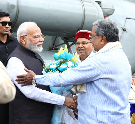 PM Modi, CM Siddaramaiah exchange pleasantries at airport (Ld)