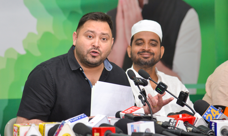 <div>‘Only lies’, Tejashwi Yadav launches sharp attack on PM Modi</div>