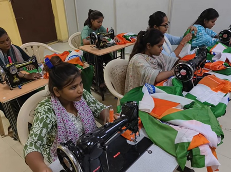<div>Prayagraj: Women becoming self-reliant, financially strong through ‘Har Ghar Tiranga’ campaign</div>