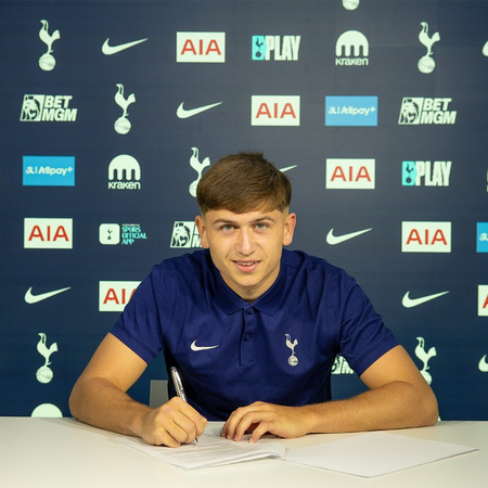 Mikey Moore signs long-term Spurs deal on his 18th birthday