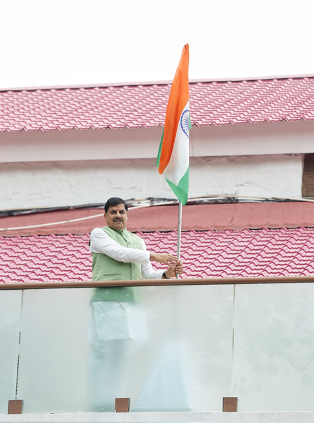 <div>MP CM hoists Tiranga at his residence, says ‘enthusiasm at its peak after Operation Sindoor’</div>