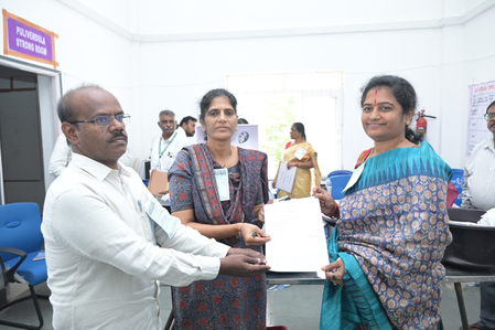 <div>TDP wrests Pulivendula ZPTC, makes dent in Jagan’s fortress (Lead)</div>