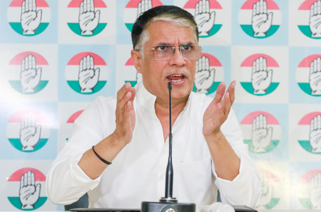 <div>If fake voters decided 2024, nullify the Lok Sabha election: Pawan Khera slams govt, EC over ‘data secrecy’</div>