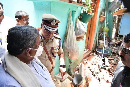 <div>K’taka CM visits blast site in Bengaluru, says cause to be determined after debris clearance</div>