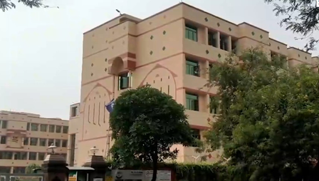 <div>Several Delhi schools receive bomb threats; Oppn slams ‘four-engine’ BJP govt over security concerns</div>