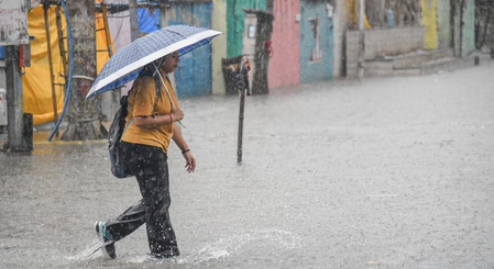 <div>Heavy rains: Holiday declared for schools & colleges in 7 K’taka districts today</div>
