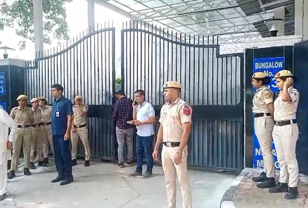 <div>Man who attacked Delhi CM identified, Rajesh Khimji from Gujarat’s Rajkot arrested</div>