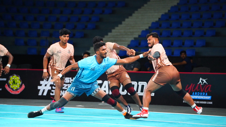 <div>Kurnool Knights win twice, Amravati Crushers extend unbeaten streak on Day 5 of Yuva Andhra C’ship</div>